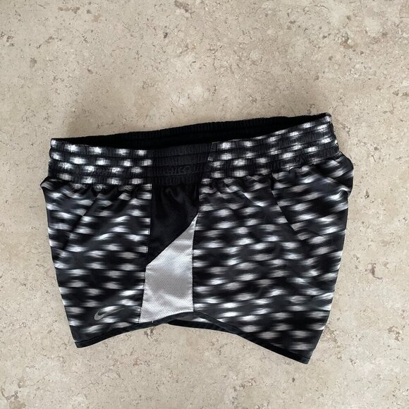 Nike DriFit Running Athletic Black White Women’s Size L NWOT - Picture 2 of 10